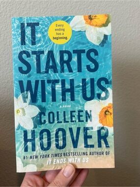 Paperback It Starts With Us - Colleen Hoover